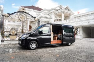 Sewa Hiace Premio Luxury di Bali, Terpercaya dengan Pelayanan Ramah